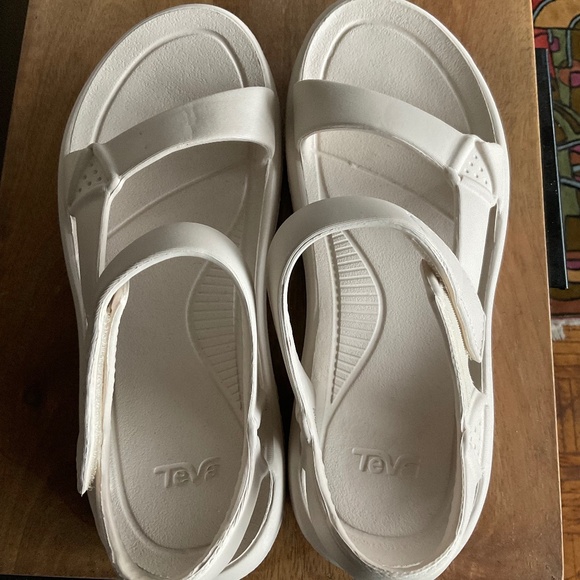 Teva Sandals - size 10w  New without tags - Picture 4 of 4